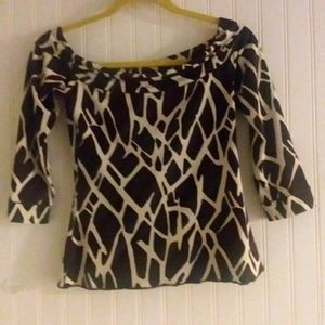 EVOVORRO top in size small. Dark brown and white pattern.